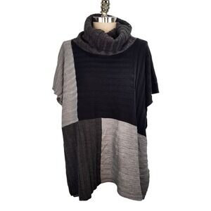 V. FRAAS Colorblock Knit Poncho Cowl Neck Grey Black One Size Acrylic Wrap Shawl